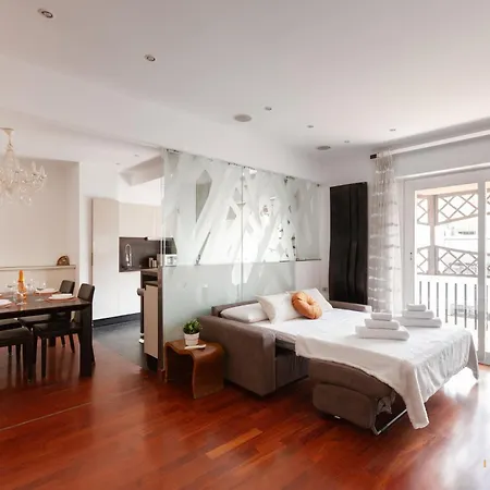 Imperium Trastevere Flat - 4-6 Pax, Jacuzzi, A-c, Panoramic View, 2 Baths アパート ローマ