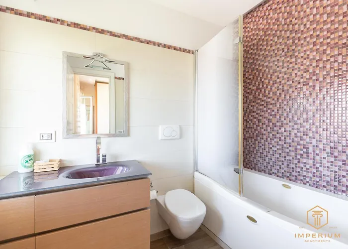 Apartment Imperium Trastevere Flat - 4-6 Pax, A-c, Panoramic View, 2 Baths Rome