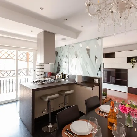 Imperium Trastevere Flat - 4-6 Pax, A-c, Panoramic View, 2 Baths Roma