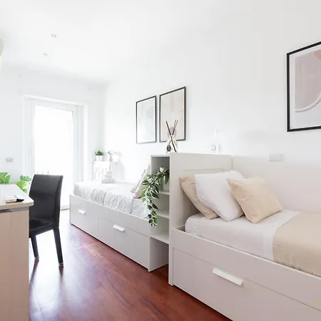 Apartment Imperium Trastevere Flat - 4-6 Pax, Jacuzzi, A-c, Panoramic View, 2 Baths *